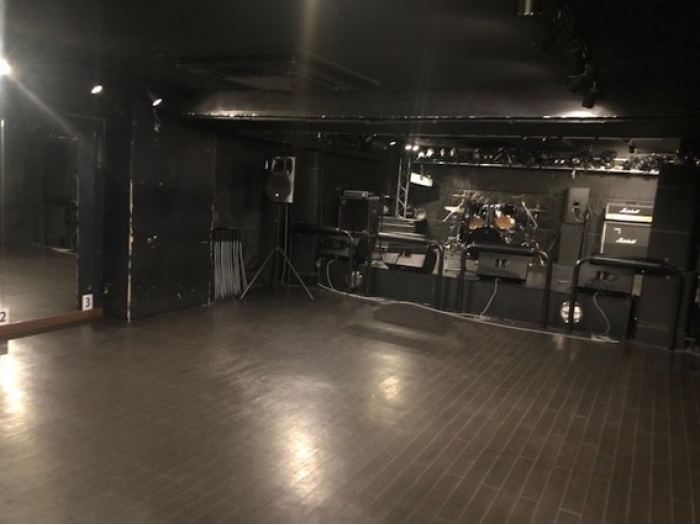 ステージで練習が出来る音楽スタジオ！ライブを想定した練習が出来る音楽スタジオ！